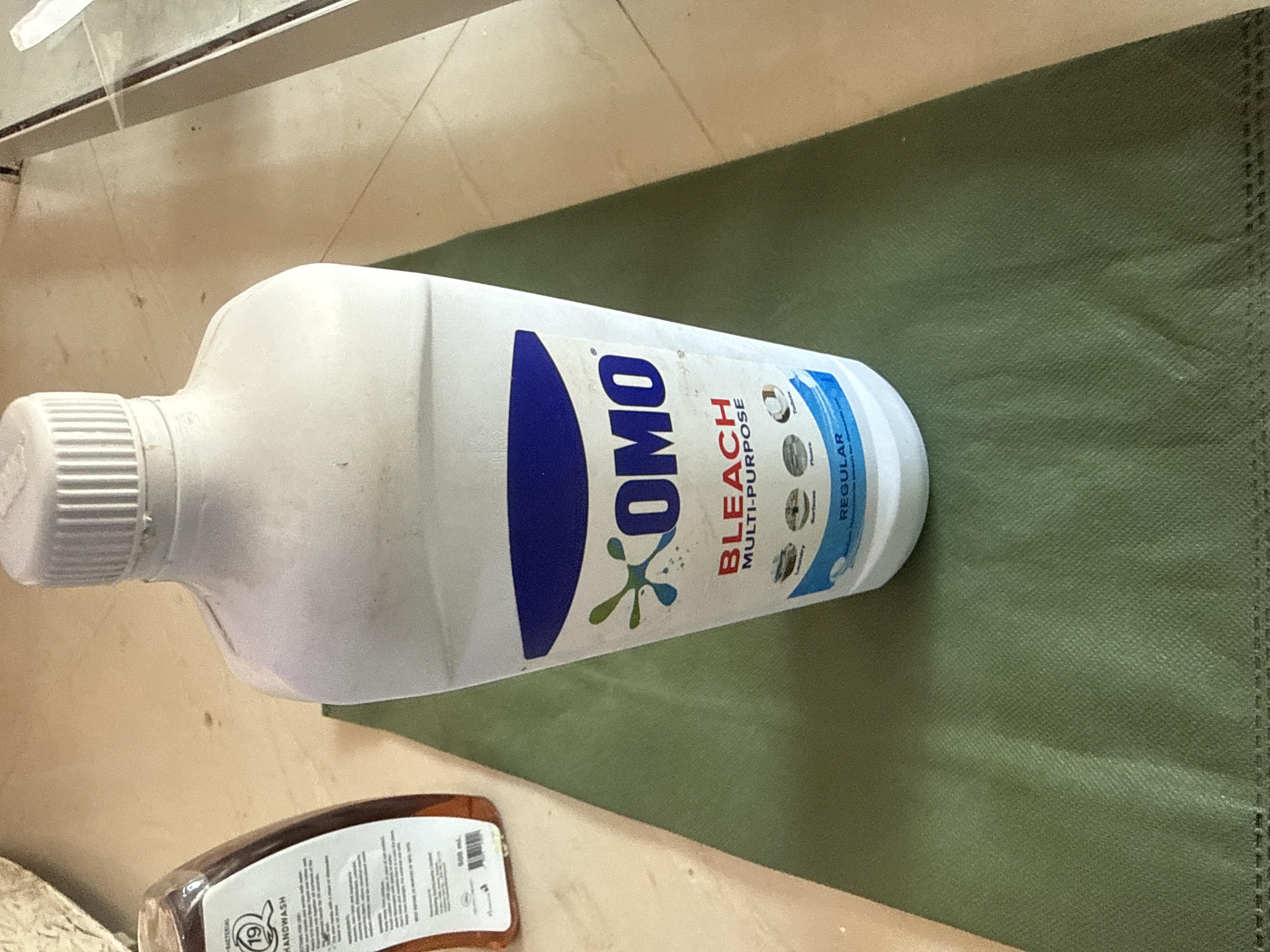 Omo bleach -700ml